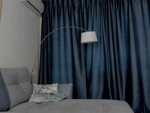 LeylaRoss webcam