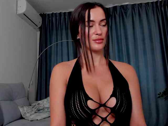 LeylaRoss webcam