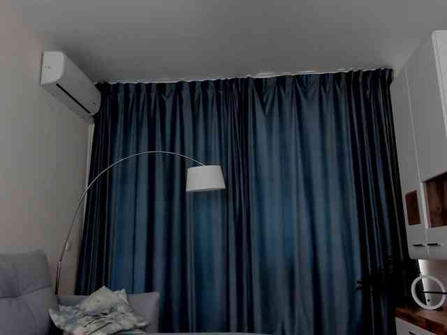 LeylaRoss webcam