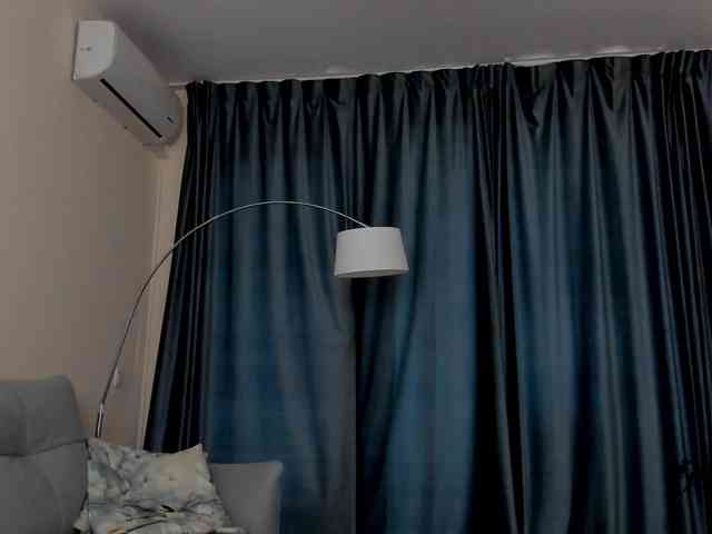 LeylaRoss webcam