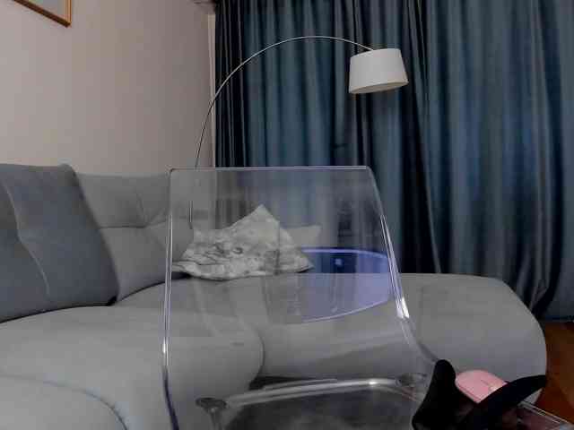 LeylaRoss webcam