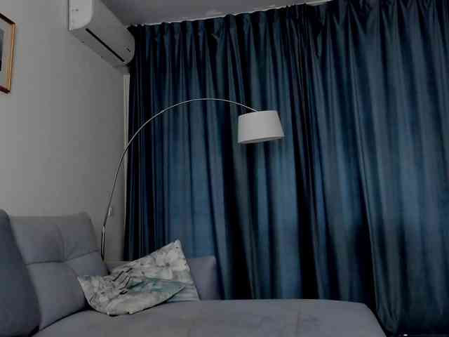 LeylaRoss webcam