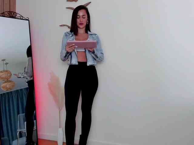 LeylaRoss webcam