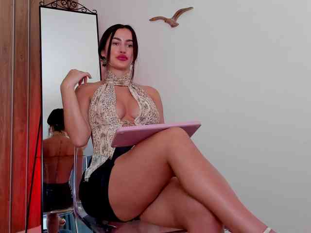 LeylaRoss webcam