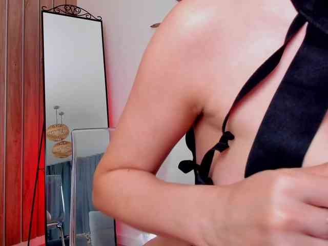 LeylaRoss webcam