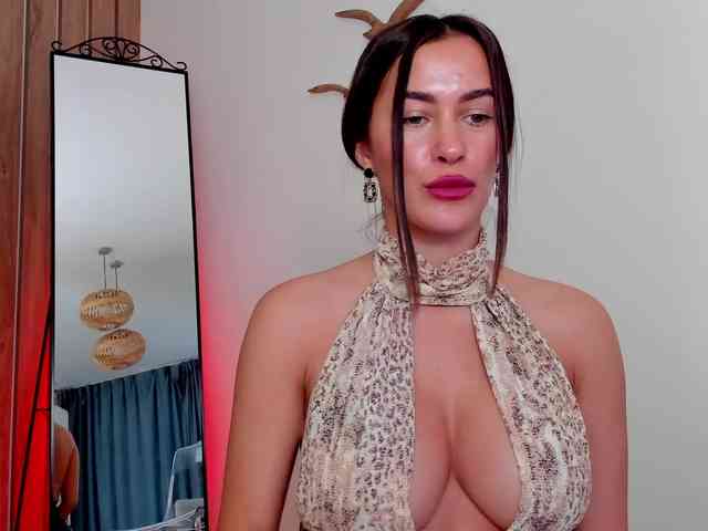 Модель: LeylaRoss