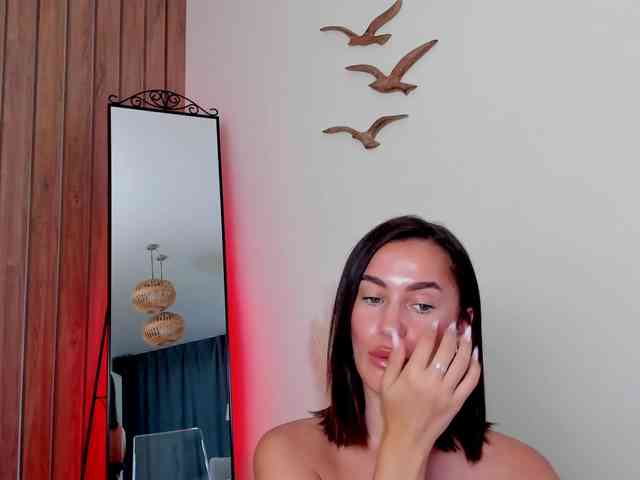 LeylaRoss webcam