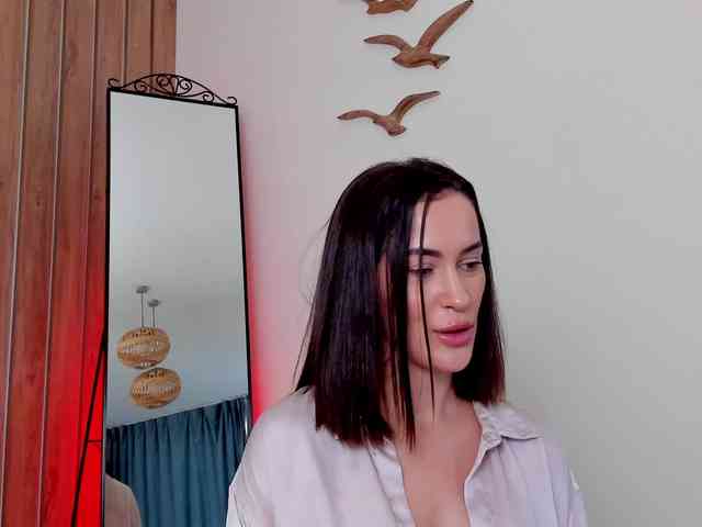 LeylaRoss webcam