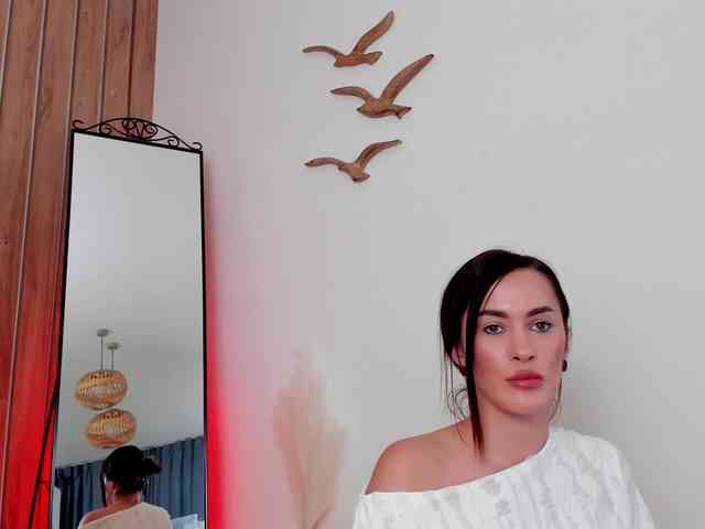 LeylaRoss webcam
