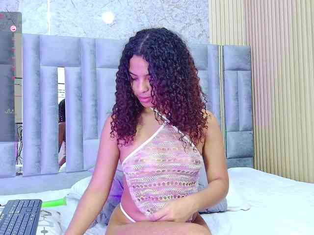 Hornysweetebony webcam