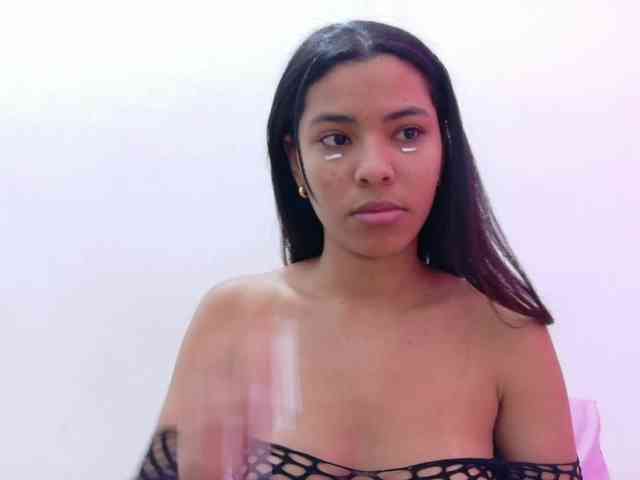 Hornysweetebony webcam