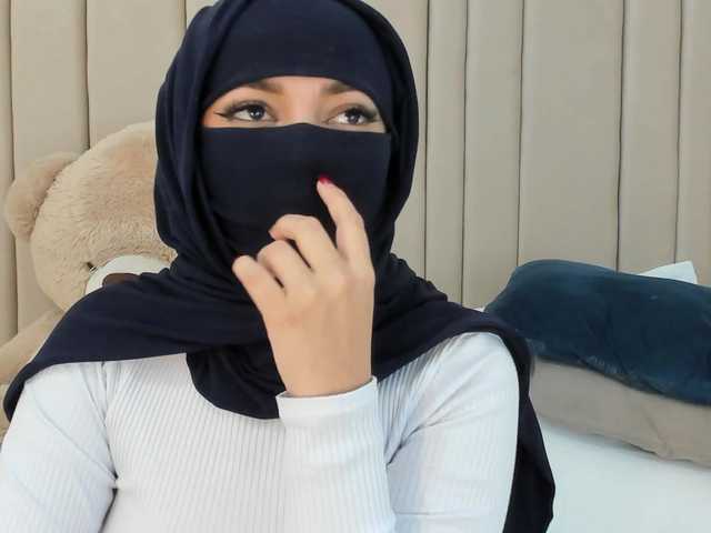 izadii's BongaCams show and profile