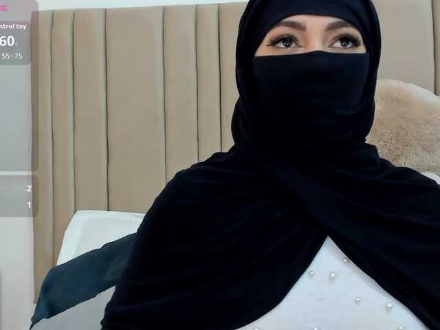 izadii Live Cam on BongaCams