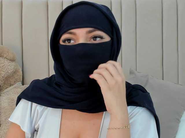 izadii's BongaCams show and profile