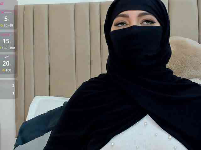 izadii Live Webcam on BongaCams