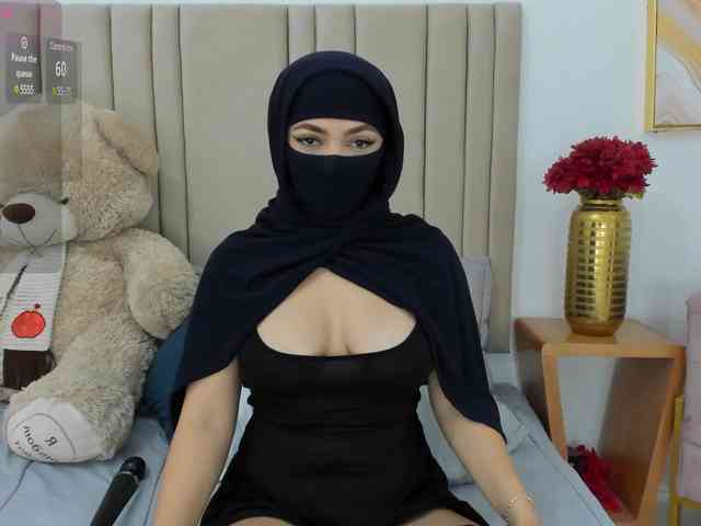 izadii Live Webcam on BongaCams