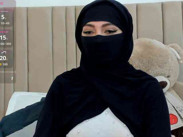 izadii Live Webcam on BongaCams