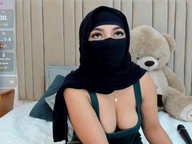 izadii Live Webcam on BongaCams