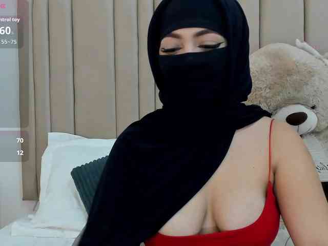 izadii Live Webcam on BongaCams