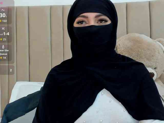 izadii Live Webcam on BongaCams