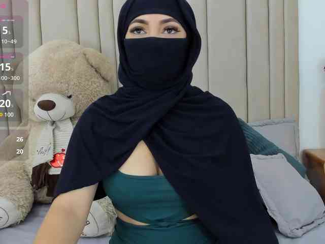 izadii Live Webcam on BongaCams
