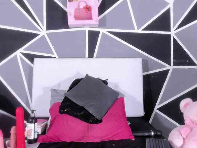 MONICA-ANDRADE webcam