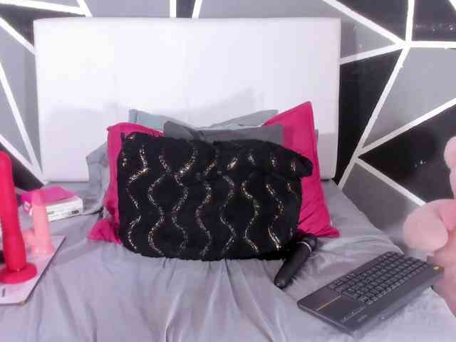 MONICA-ANDRADE webcam