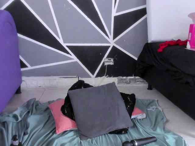 MONICA-ANDRADE webcam