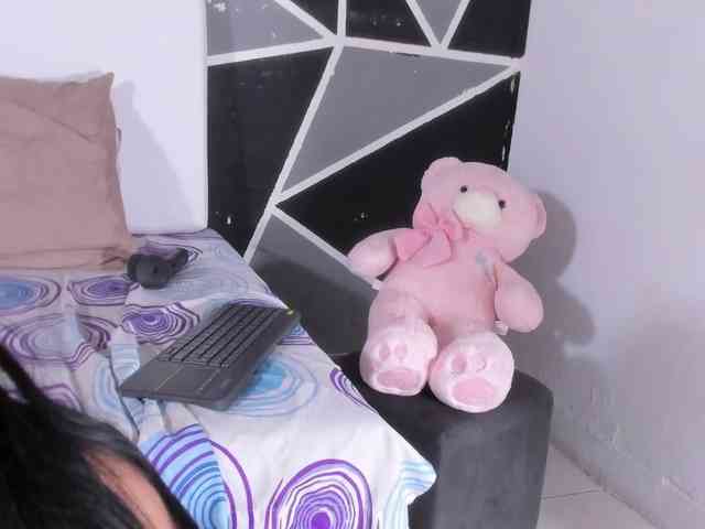 MONICA-ANDRADE webcam