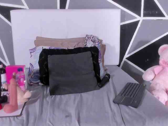 MONICA-ANDRADE webcam