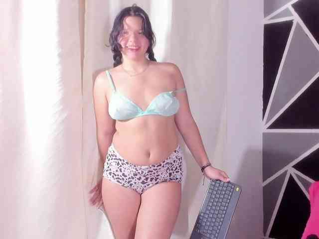 MONICA-ANDRADE webcam