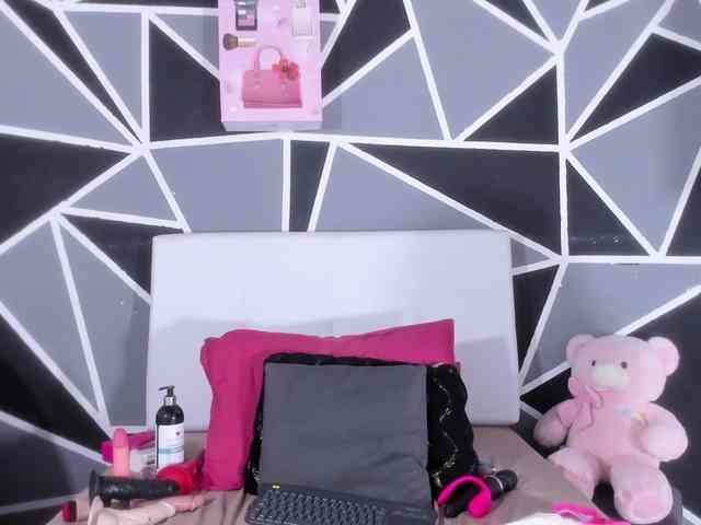 MONICA-ANDRADE webcam