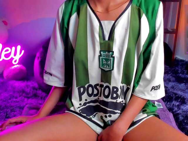 ashley-jenner's BongaCams show and profile