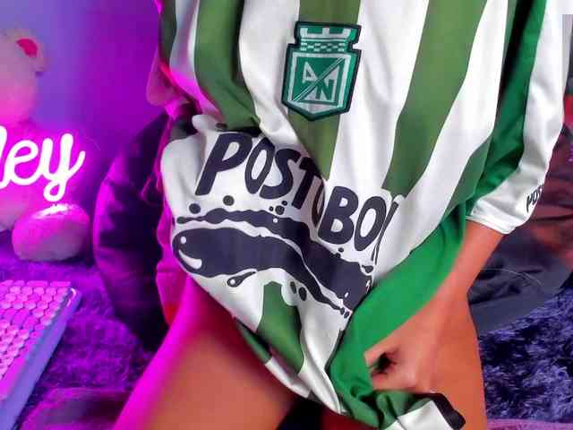 ashley-jenner webcam