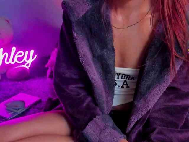 ashley-jenner Live Webcam on BongaCams