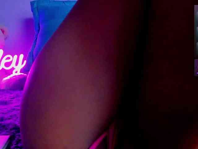 ashley-jenner webcam