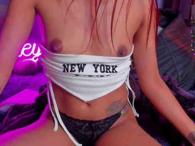 ashley-jenner Live Webcam on BongaCams