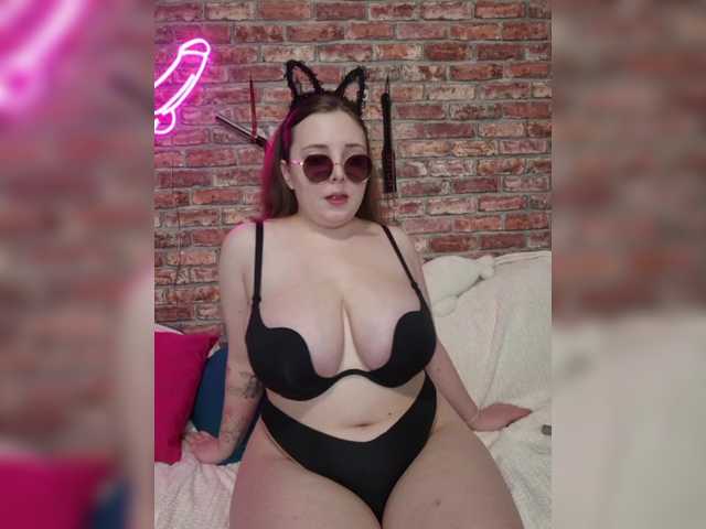 Caramel-pussy's BongaCams show and profile