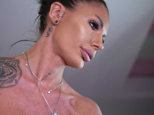 RaquelleVon's BongaCams profile