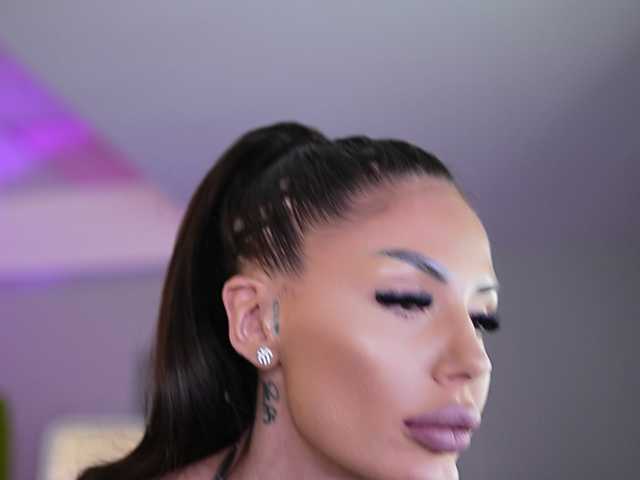 go to chat with RaquelleVon