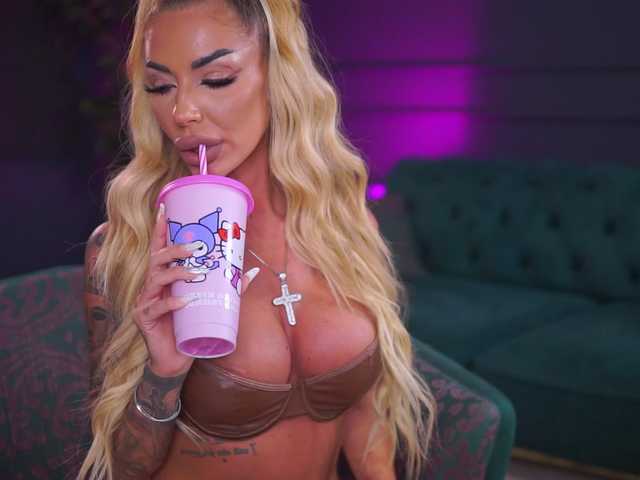 RaquelleVon