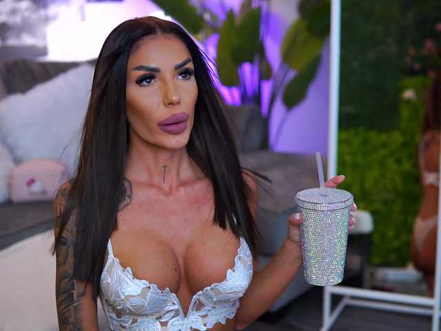RaquelleVon