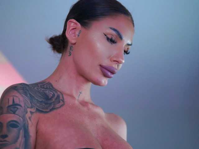 RaquelleVon from BongaCams