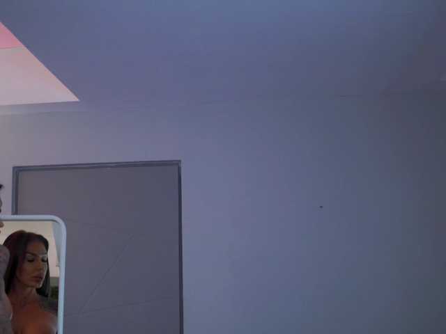 RaquelleVon's BongaCams show and profile