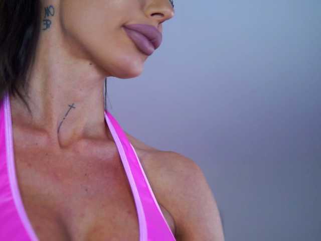 RaquelleVon's BongaCams show and profile