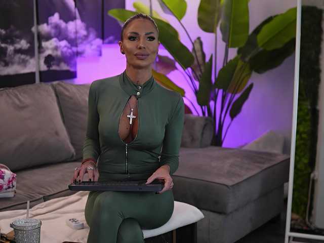 RaquelleVon's BongaCams profile