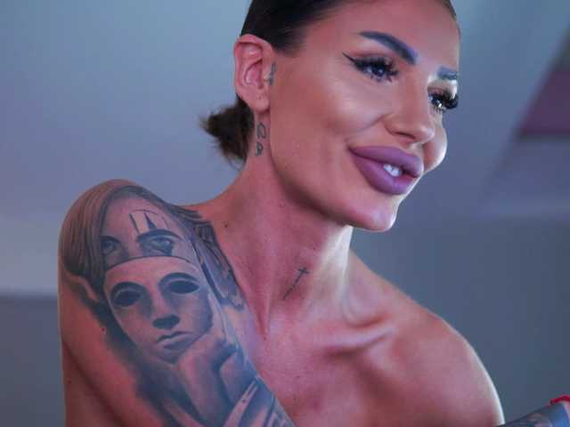 RaquelleVon from BongaCams is Freechat