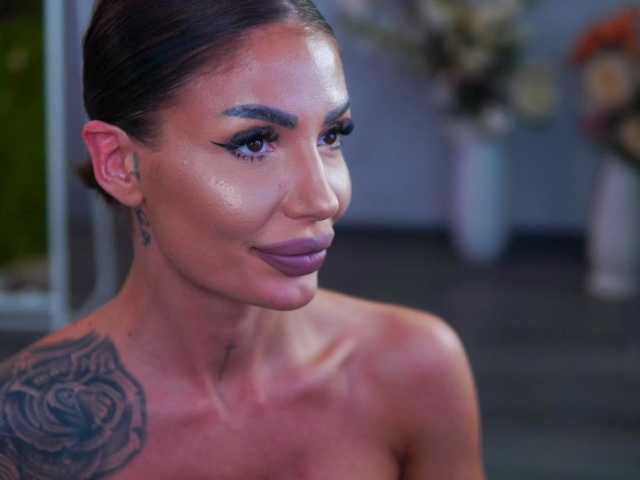 RaquelleVon from BongaCams is Freechat