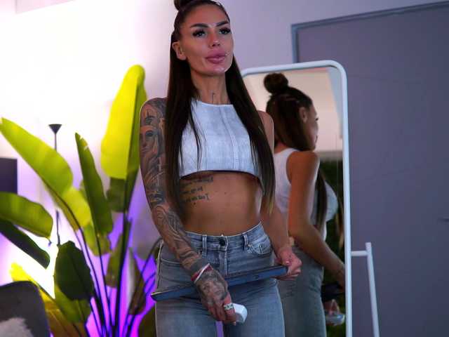 RaquelleVon