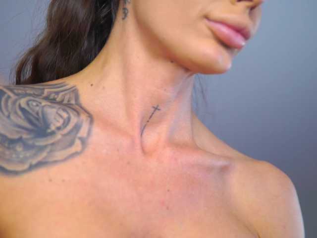 RaquelleVon's BongaCams show and profile